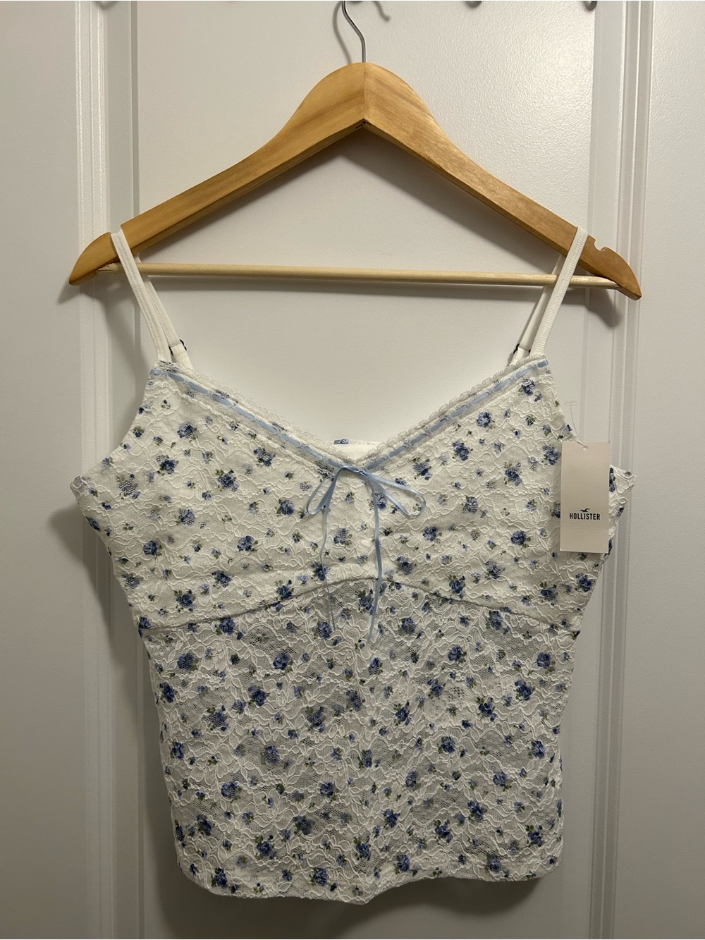 NWT XL Hollister White & Blue Floral Lace Cami